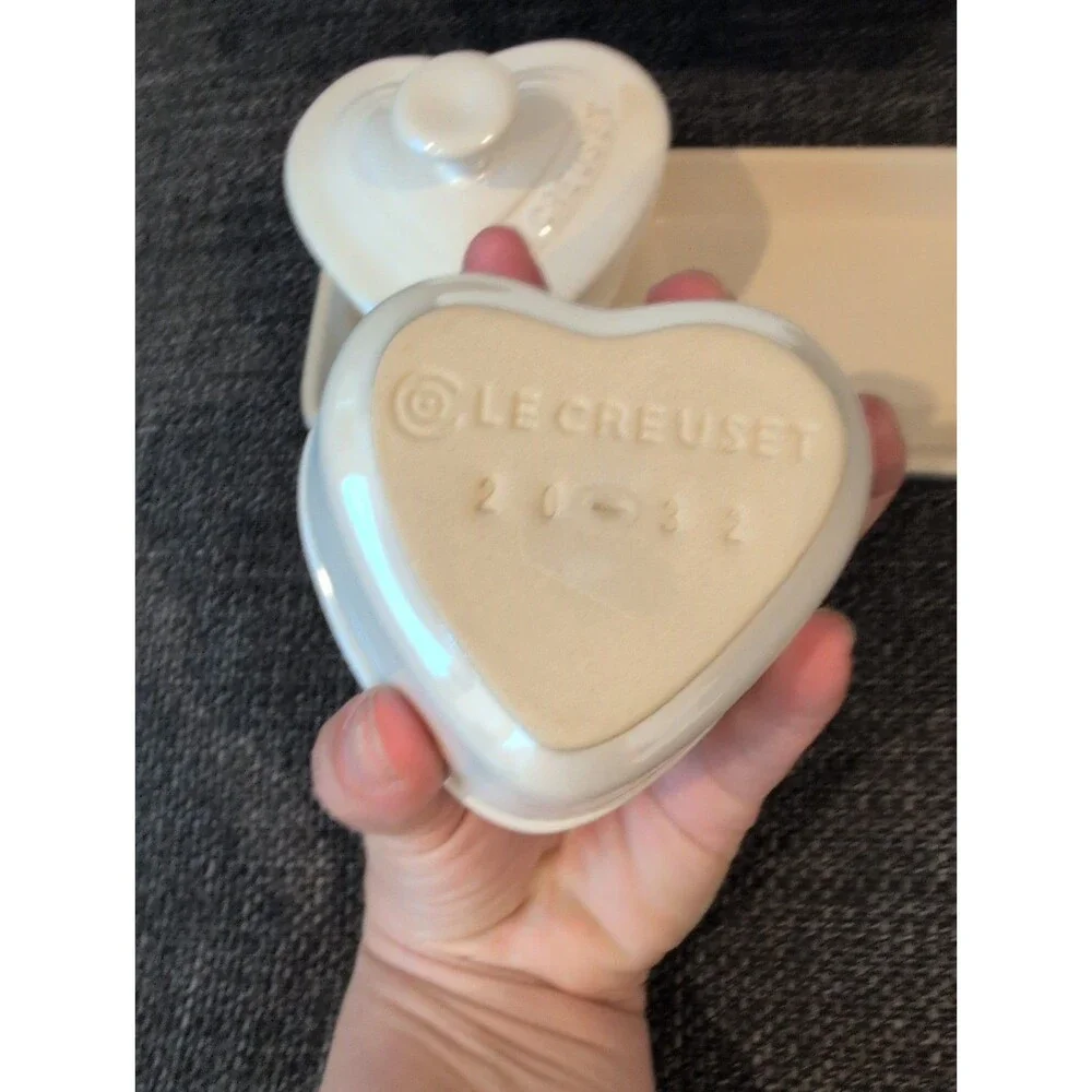 Le Creuset Petite Ramekin Heart Set Of 2. Pearlized White D'Amour 910223-00